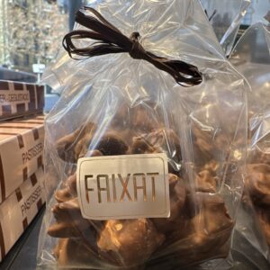 Nyaps de xocolata amb llet i ametlla amb avellana