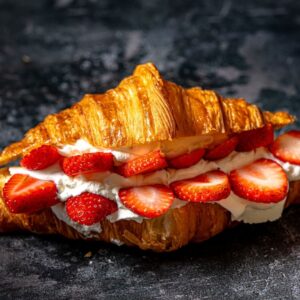 Croissant nata i maduixes