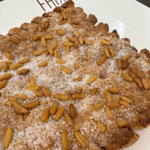 Coca de chicharrones