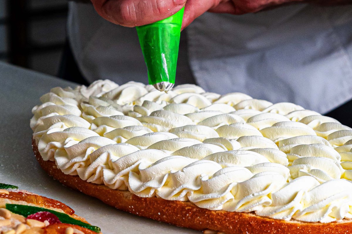 Coca de brioche rellena con nata, trufa o crema quemada - Imagen 5