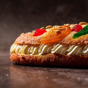 Coca de brioche rellena con nata, trufa o crema quemada